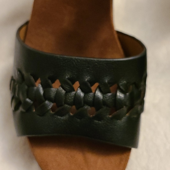 White Mountain Chunky Heel - Picture 5 of 6